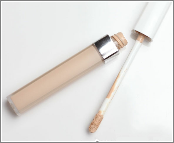 chanel-le-blanc-2012-light-mastering-whitening-conceale-1